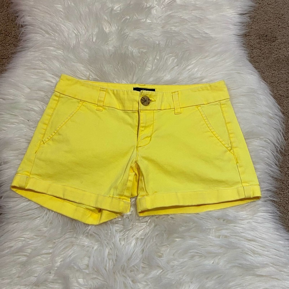 American Eagle midi shorts stretch yellow size 0. Worn once by me, outgrew them